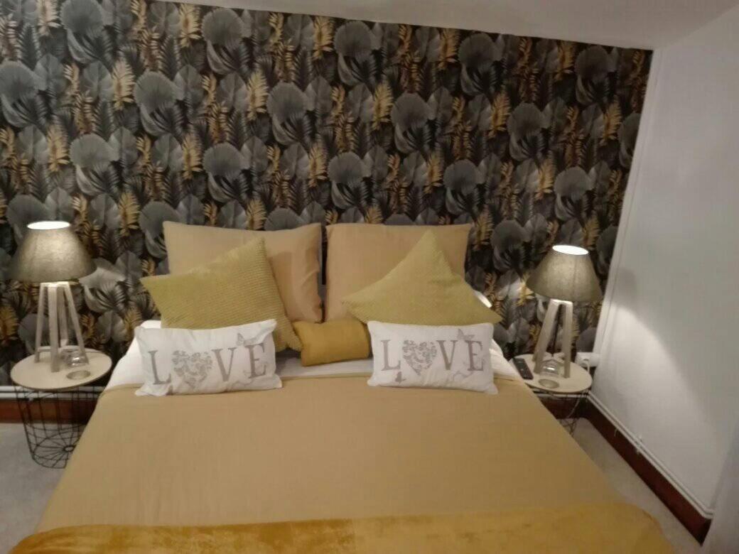 לינה וארוחת בוקר Thiat L'Esquilon Chambre D'Hote מראה חיצוני תמונה