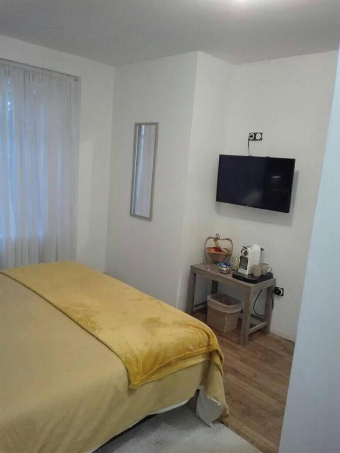 לינה וארוחת בוקר Thiat L'Esquilon Chambre D'Hote מראה חיצוני תמונה